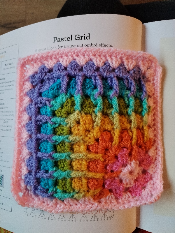 A Modern Girl’s Guide to Granny Squares : Awesome Colour Combinations and Designs for Fun and Fabulous Crochet Blocks - Image 4